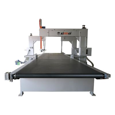 Tagliatore di spugna verticale completamente automatico con impostazione digitale dello spessore e dimensione del tavolo 7000x2300 mm