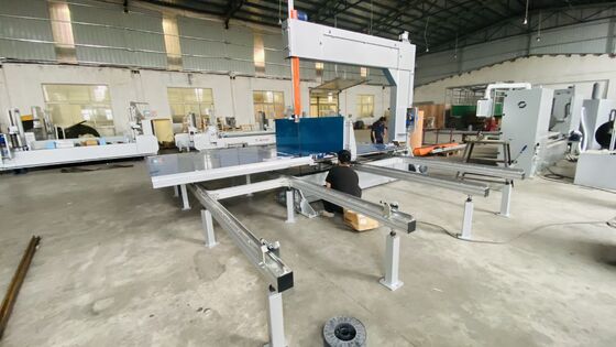 Macchina per taglio verticale di schiuma multi-materiale con altezza di taglio di 1250 mm e motore da 2,38 kW per schiuma PU e cotone perlato EPE